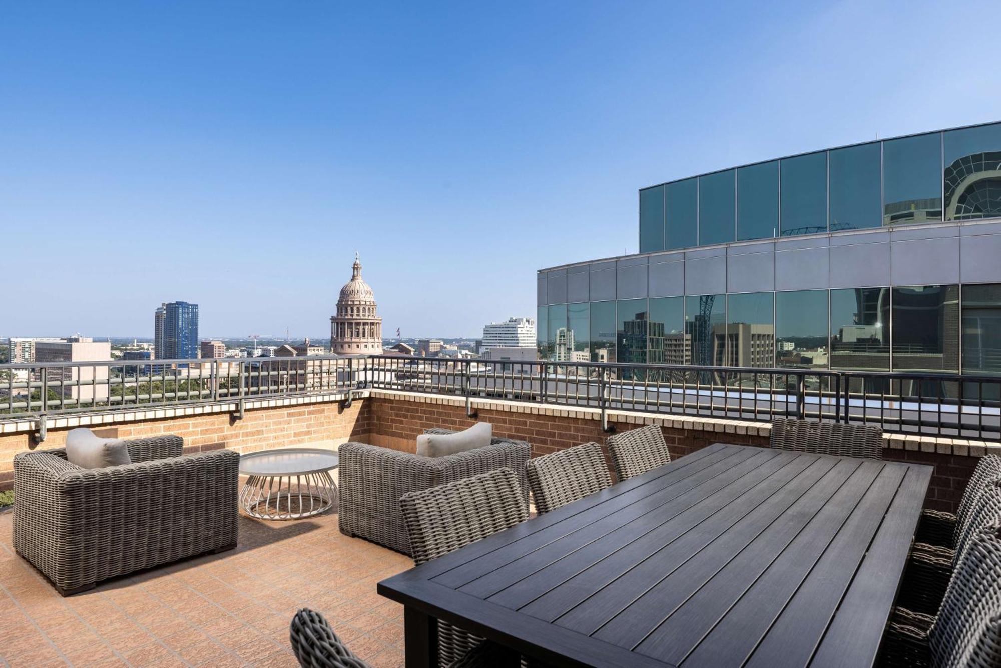 Doubletree Suites By Hilton Austin Downtown Capitol Ngoại thất bức ảnh