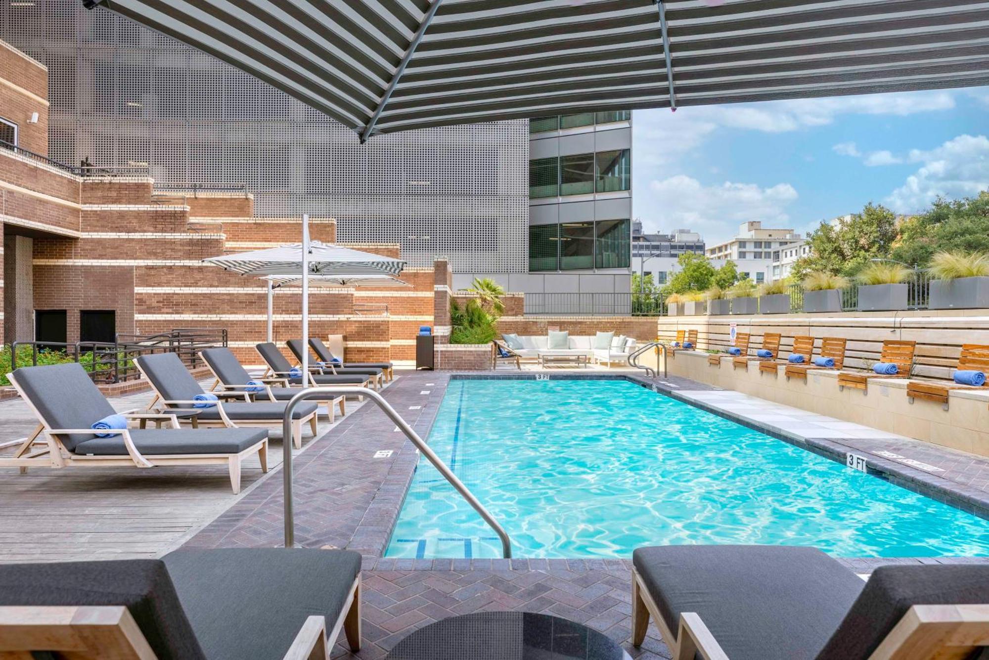 Doubletree Suites By Hilton Austin Downtown Capitol Ngoại thất bức ảnh
