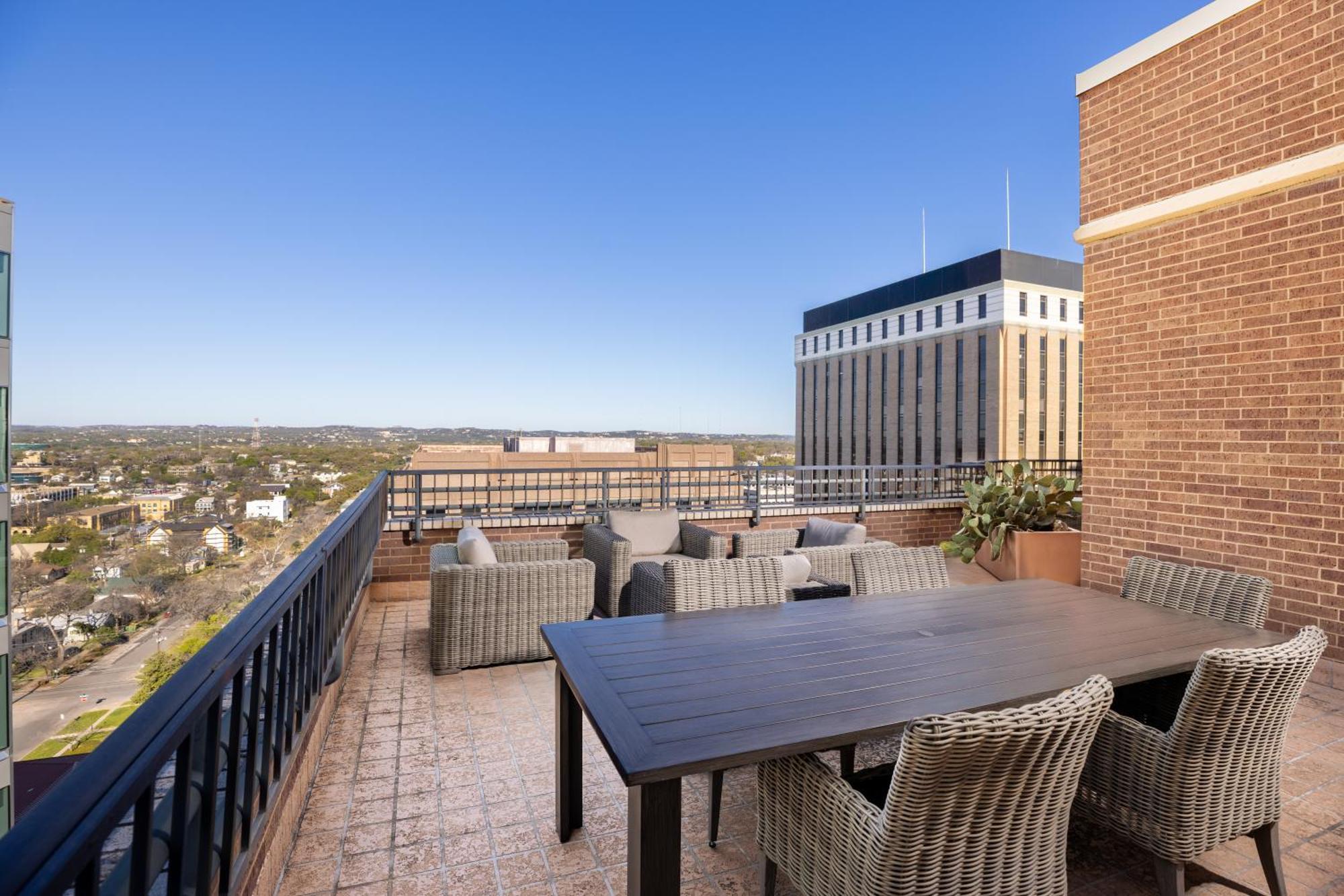 Doubletree Suites By Hilton Austin Downtown Capitol Ngoại thất bức ảnh